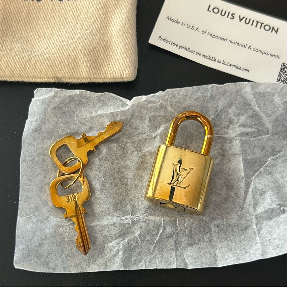louis vuitton padlock